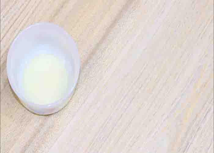 Applying the teeth-whitening solution