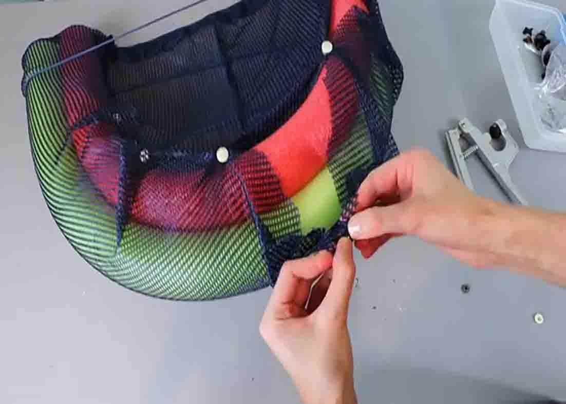 Assembling the DIY mesh seat float