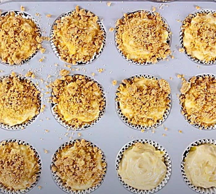 Apple muffins made from scratch with a strusel topping
