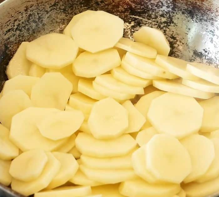 Easy Skillet Potatoes And Onions Recipe