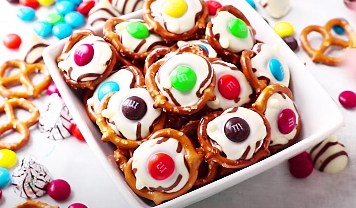 White Chocolate M&M Pretzel Bites Recipe