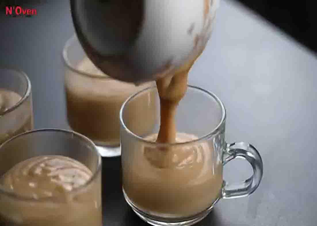 Assembling the caramel cups