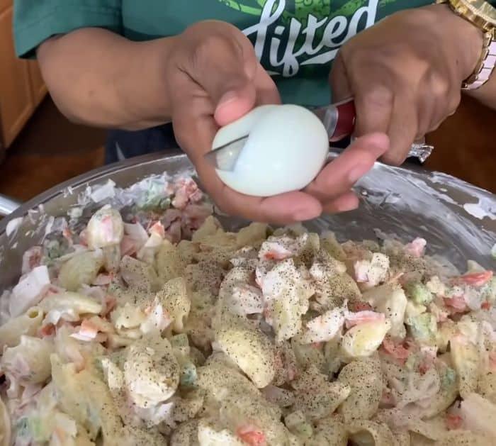 How to Make Imitation Crab Salad