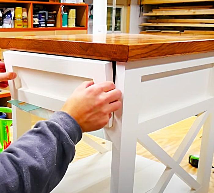 Make a custom dawer for a DIY farmhouse end table