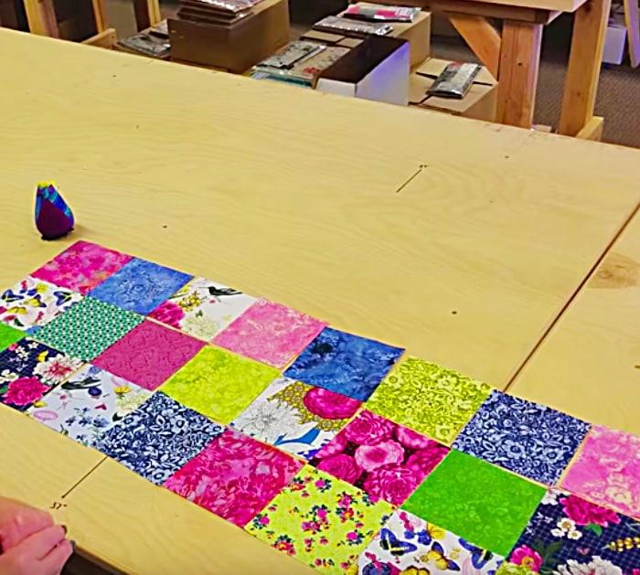Learn to sew this DIY no pattern prairie point table runner.