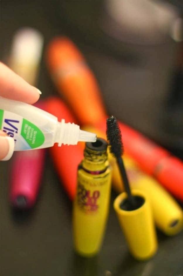 Fix Clumpy Mascara, brief on steps and quick to reward once it clicks and a habit worth keeping long after the first try