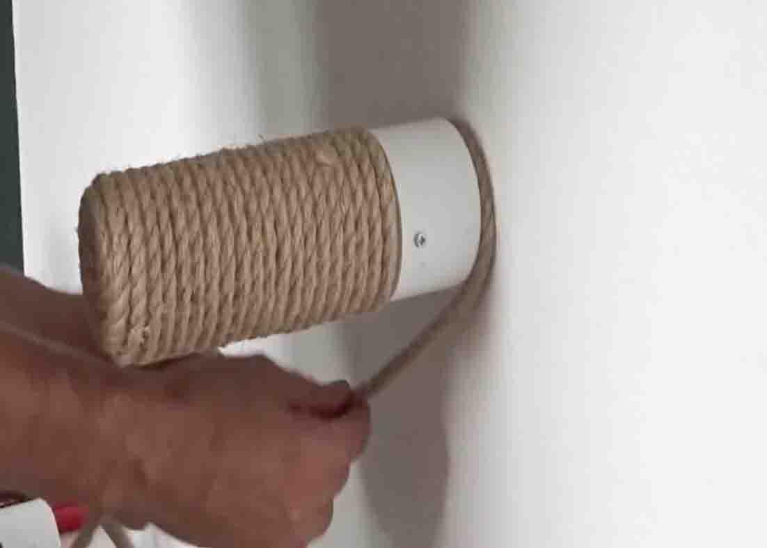 Wrapping the rope to the PVC pipe