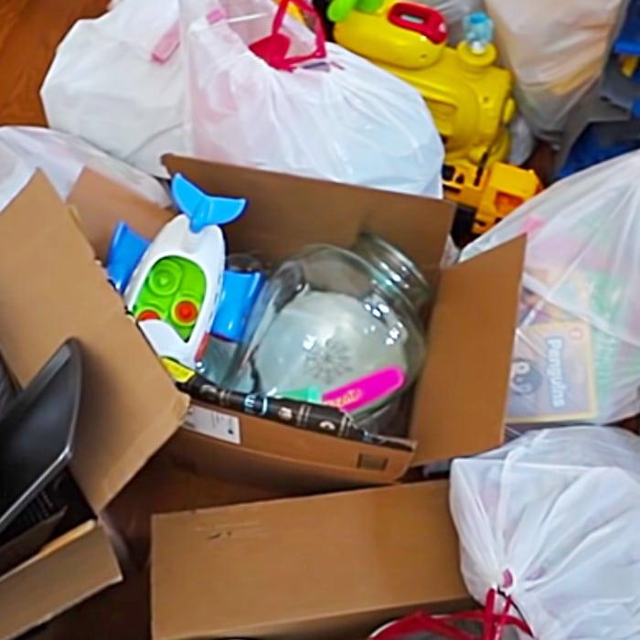How To Do Swedish Death Cleaning - Easy Home Organization - Throw Out Old Stuff
