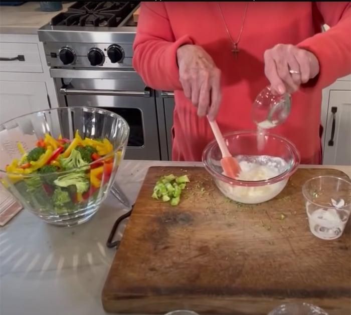 how to make broccoli pepper carrot slaw