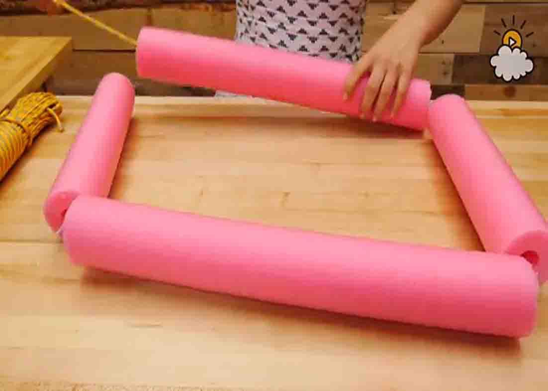 Tying both ends of the rope to make the DIY floating cooler