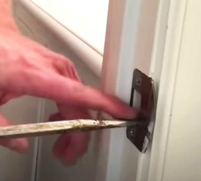 3 Easy Ways To Fix Doors That Won't Latch - DIY Household Tips - Fix Unclosed Door