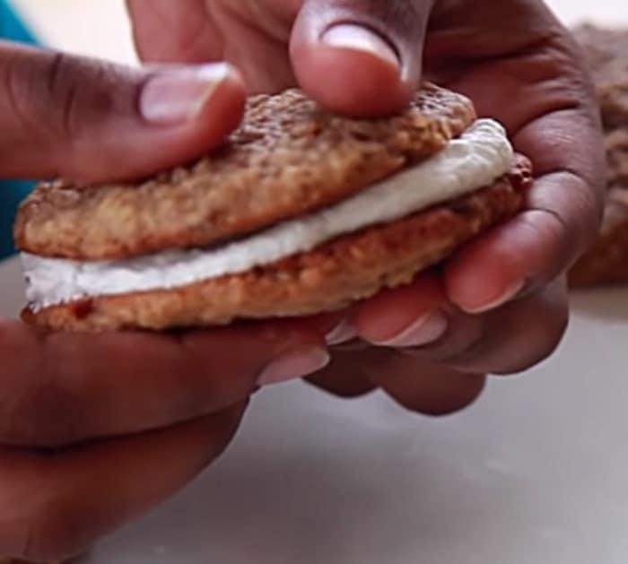 Learn to make a copy cat Little Debbie Oatmeal Pie Recipe