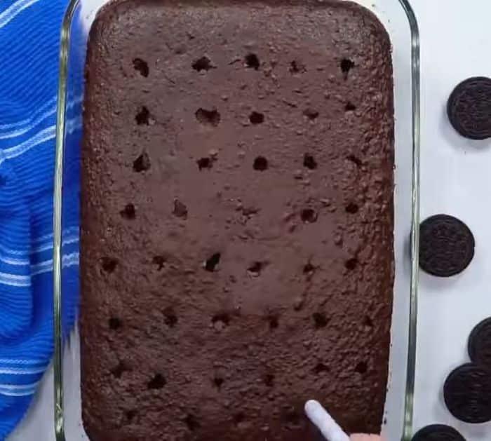 Easy Oreo Chocolate Poke Cake Ingredients