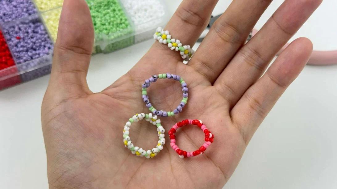 DIY daisy bead rings strung quickly with seed beads, a simple handmade jewelry project for beginners