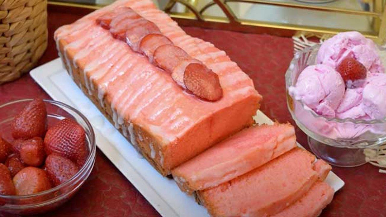 5-Ingredient Strawberry Ice Cream Bread Recipe