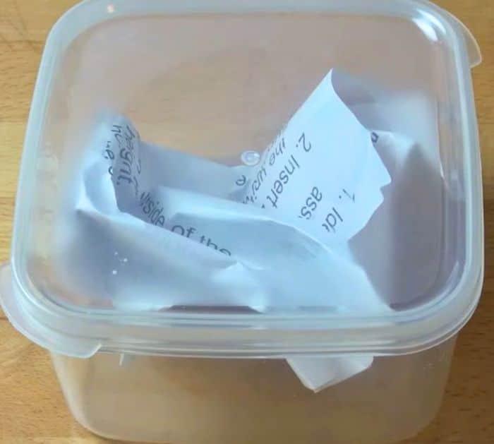 How to Remove Odor From Plastic Containers