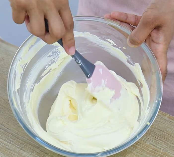 How to Make Buttercream Icing