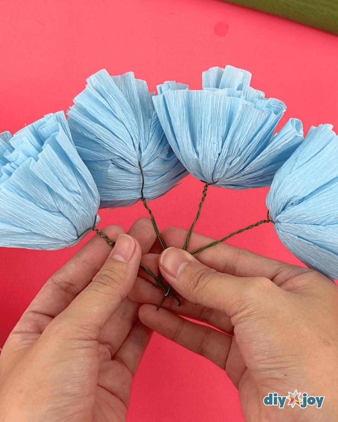 Easy Round Crepe Paper Flowers — how to do paper flowers