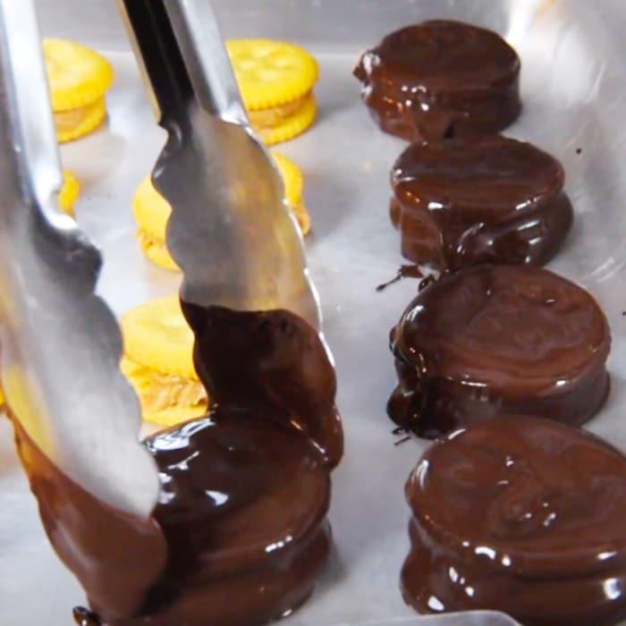 Peanut Butter Recipes - Ritz Cracker Recipes - Chocolate No Bake Cookies