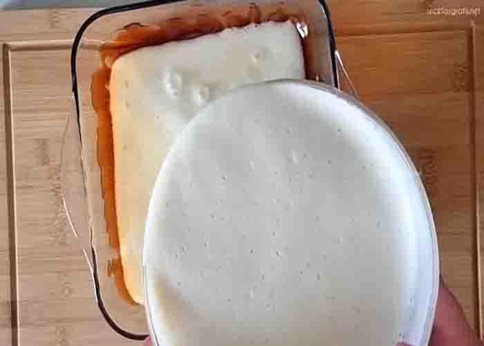 Assembling the apple pudding
