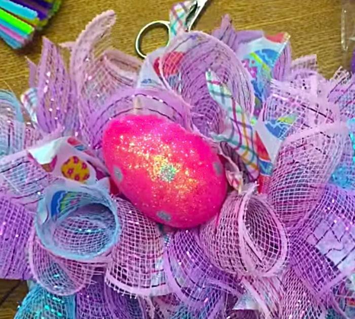Make a beautiful cheap easy quick Mesh Easter Wreath for the front door of your home.