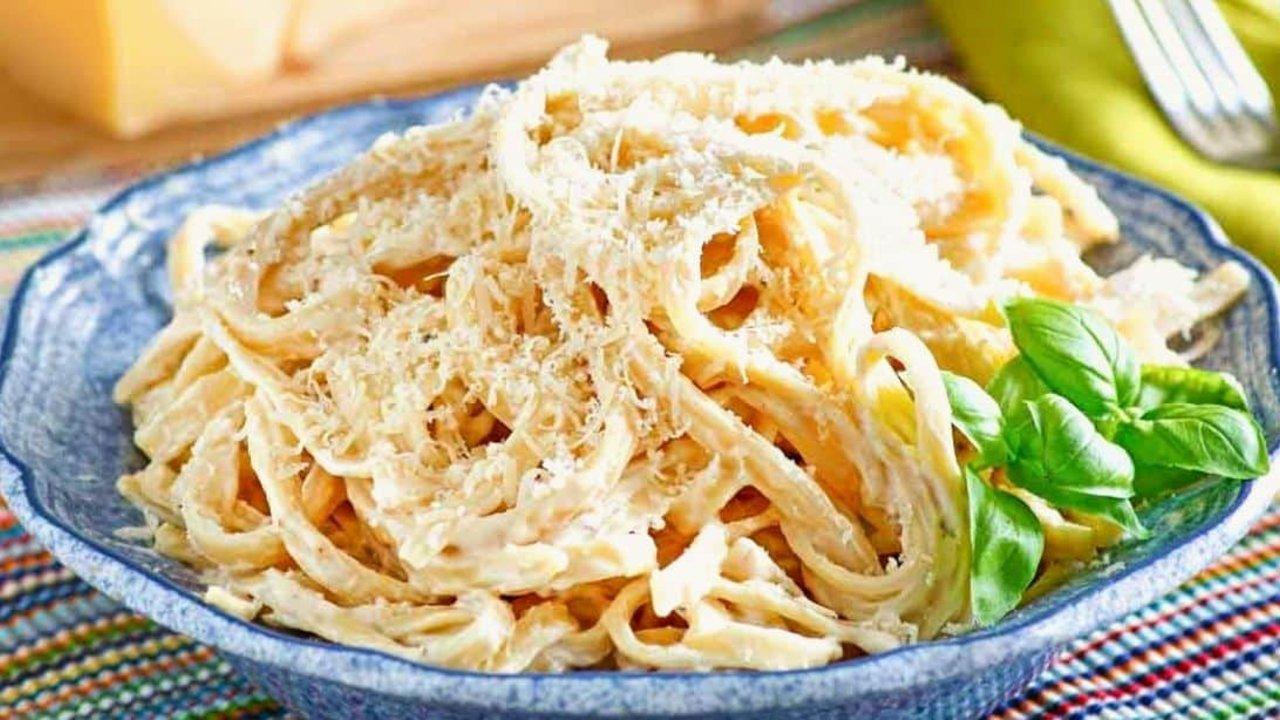 5-Ingredient Olive Garden Alfredo Pasta Copycat Recipe
