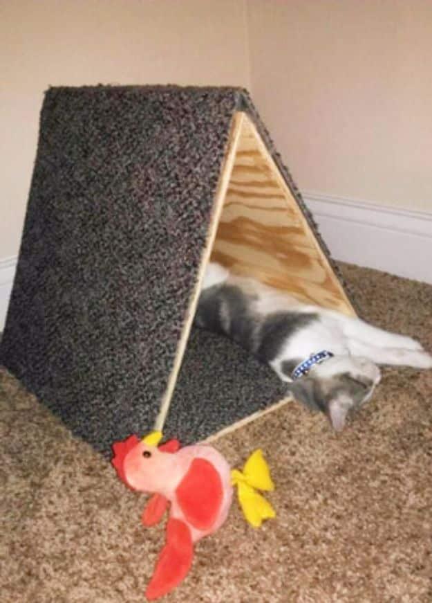DIY Ideas With Carpet Scraps - Triangle Kitty Fort - Cool Crafts To Make With Old Carpet Remnants - Cheap Do It Yourself Gifts and Home Decor on A Budget - Creative But Cheap Ideas