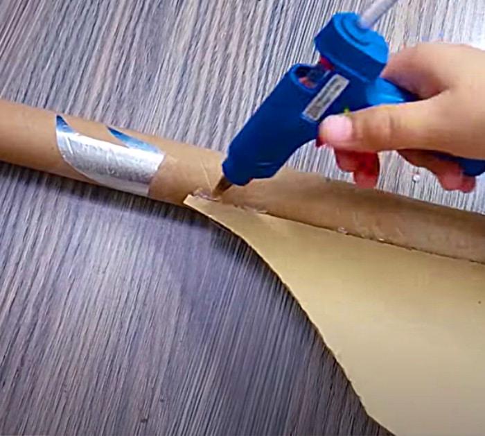 Make a large vase out of cardboard and plaster of paris