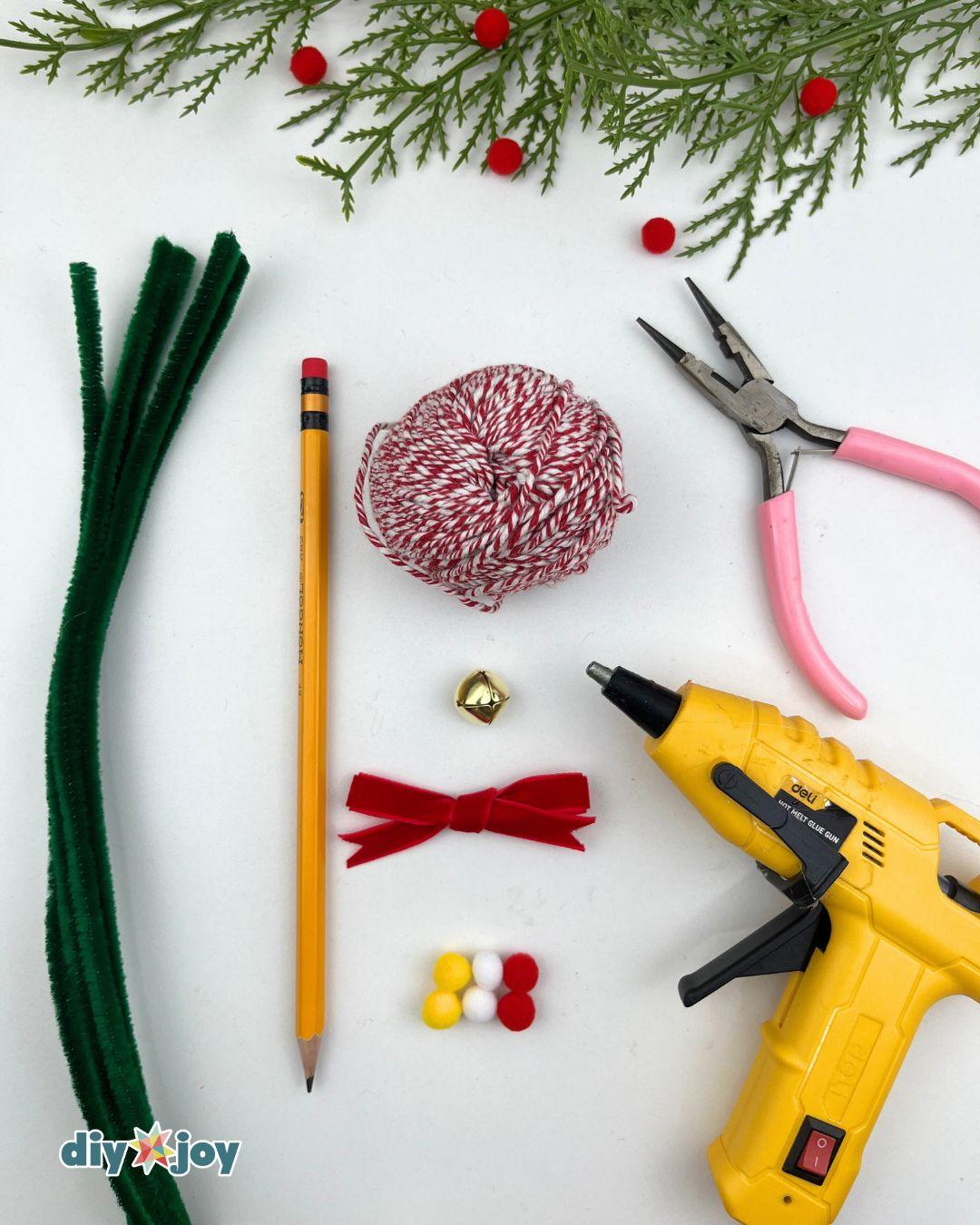 Easy Christmas Ornament Pipe Cleaners — decorating