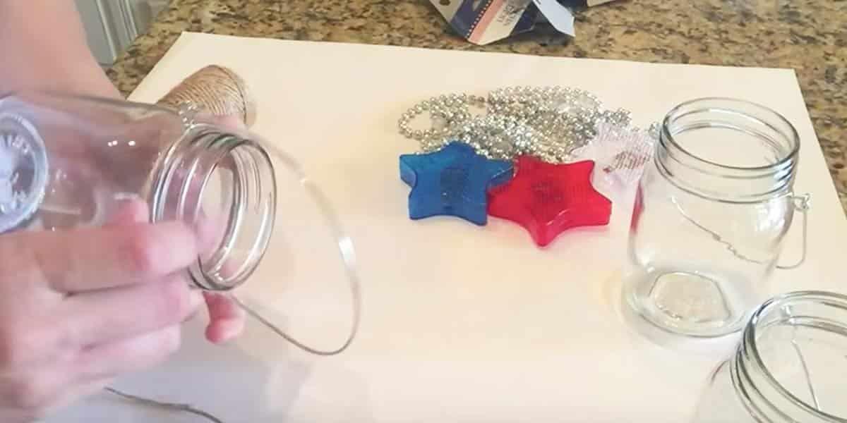 No Patriotic Holiday Should Be Without A Few Of These Easy Mason Jar Crafts on the Table