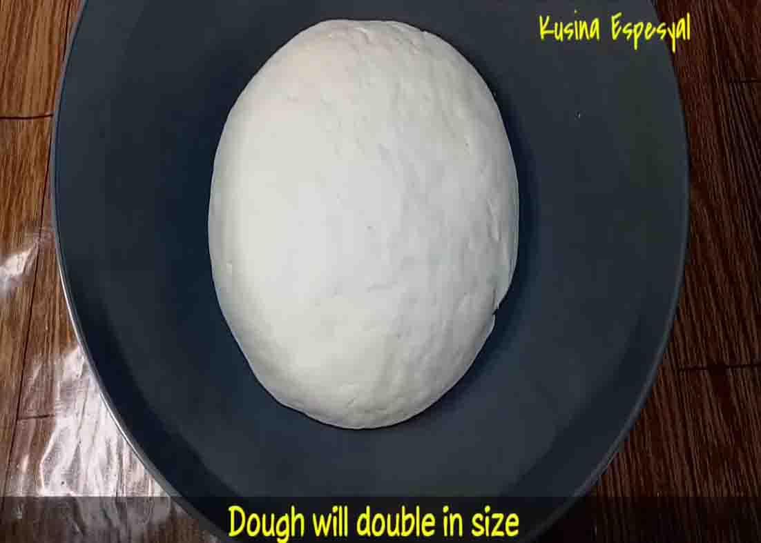 Leaving the pizza dough for an hour for it to double in size