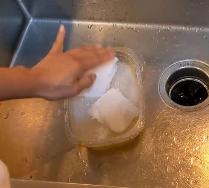 How To Clean Greasy Plastic Containers