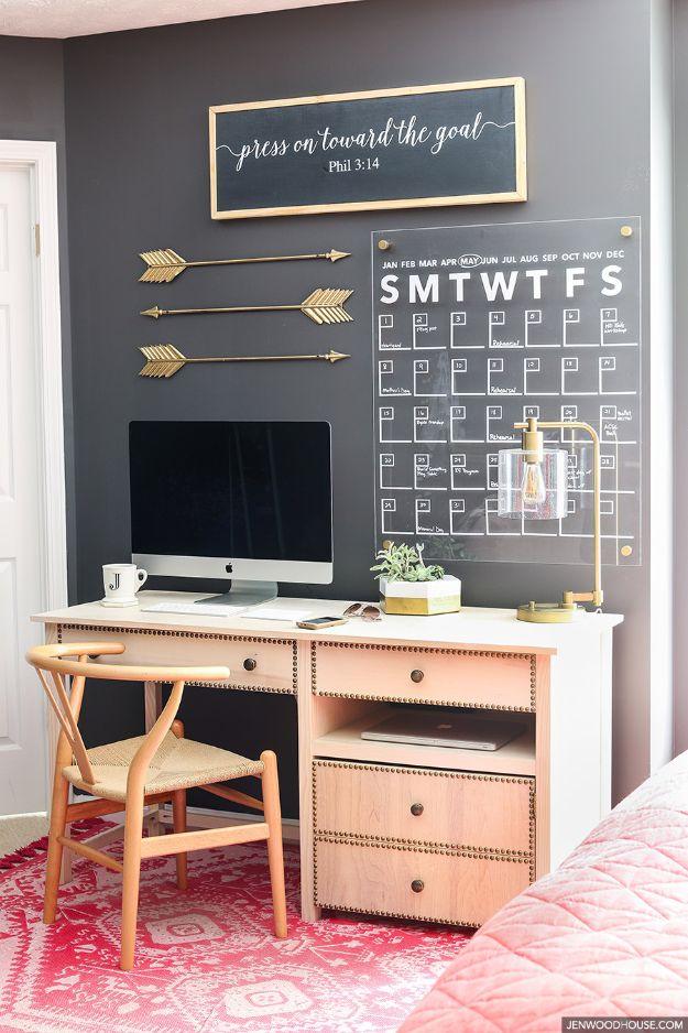 Acrylic Wall Calendar, a fun DIY calendar worth making to start the year off right and an idea worth saving for later
