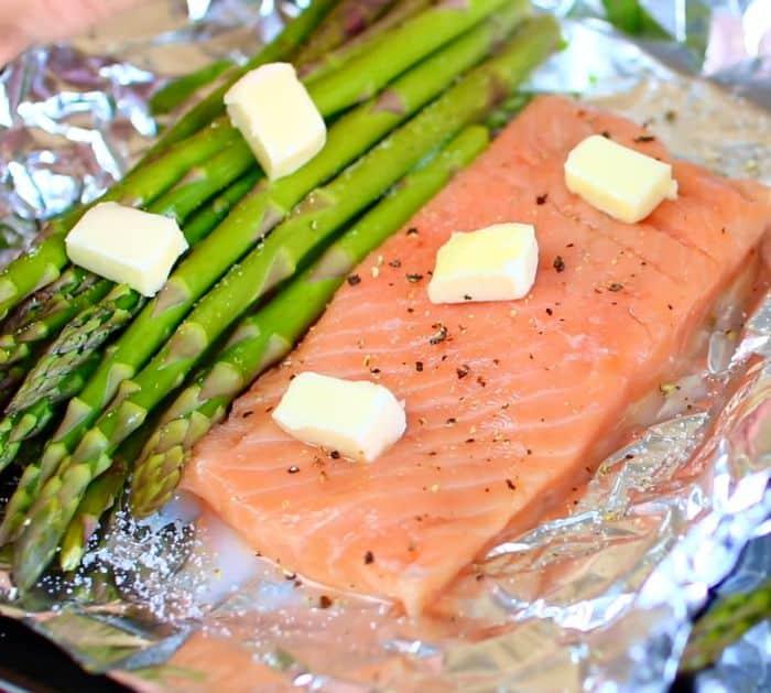 Foil Salmon and Asparagus in Garlic Sauce Recipe