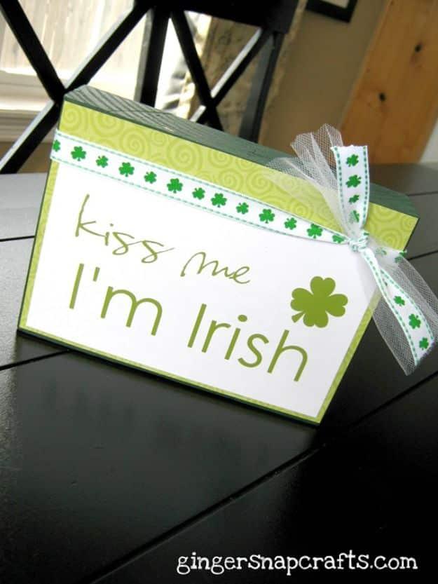 St Patricks Day Decor Ideas - Kiss Me I'm Irish Block - DIY St. Patrick's Day Party Decorations and Home Decor Crafts - Projects for Walls, Hanging Banners, Wreaths, Tabletop Cente
