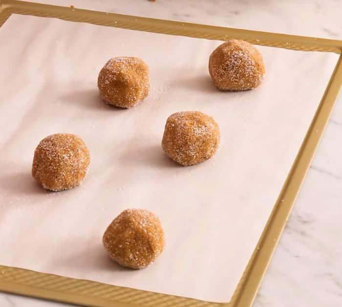 How to Make Molasses Cookies