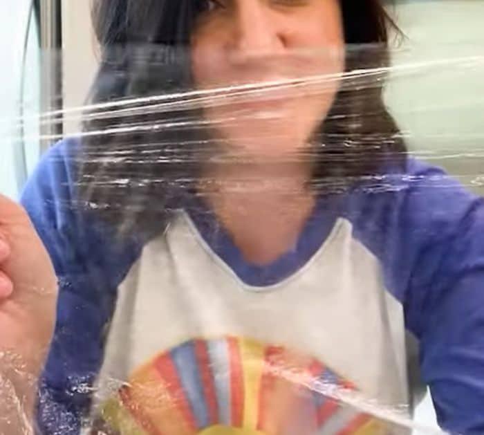 How to Make Plastic Wrap Not Stick to Itself