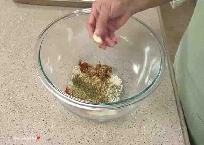 Making the seasoning mixture for the stacked potatoes