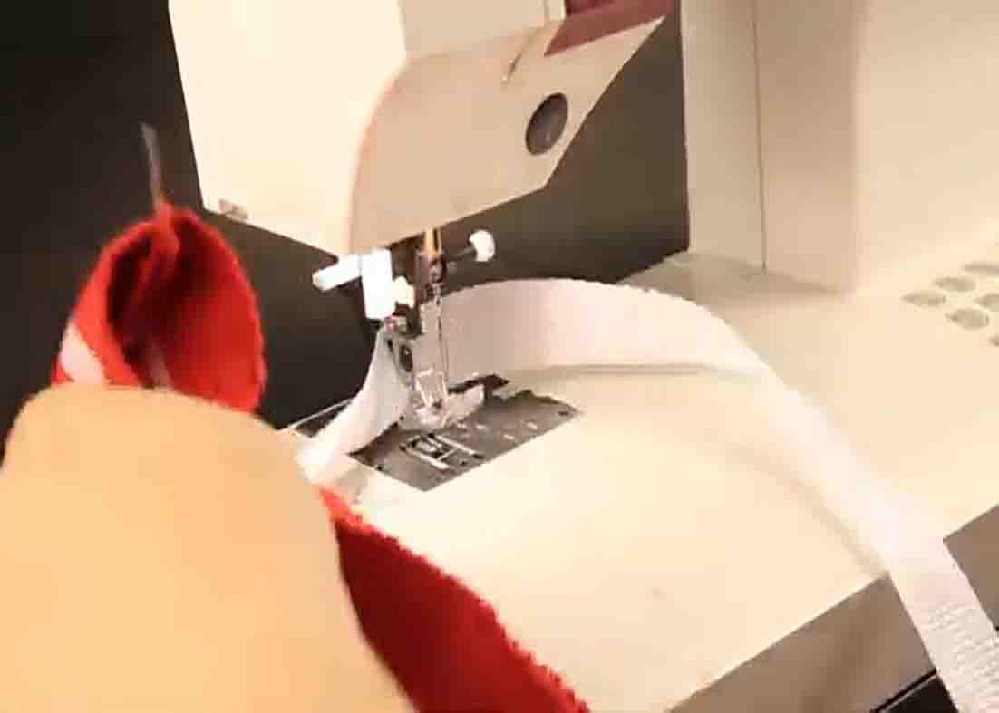 Attaching the nylon straps to the DIY placemat tote bag