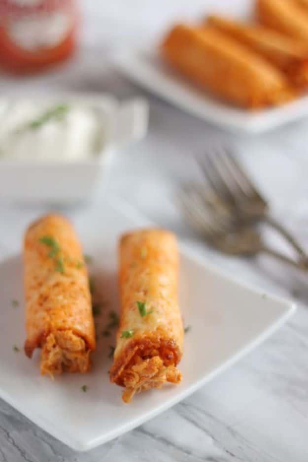 Keto Snacks - Keto Buffalo Chicken Taquitos - Keto Snack Recipes and Easy Low Carb Foods for the Ketogenic Diet On the Go #keto #ketodiet #ketorecipes