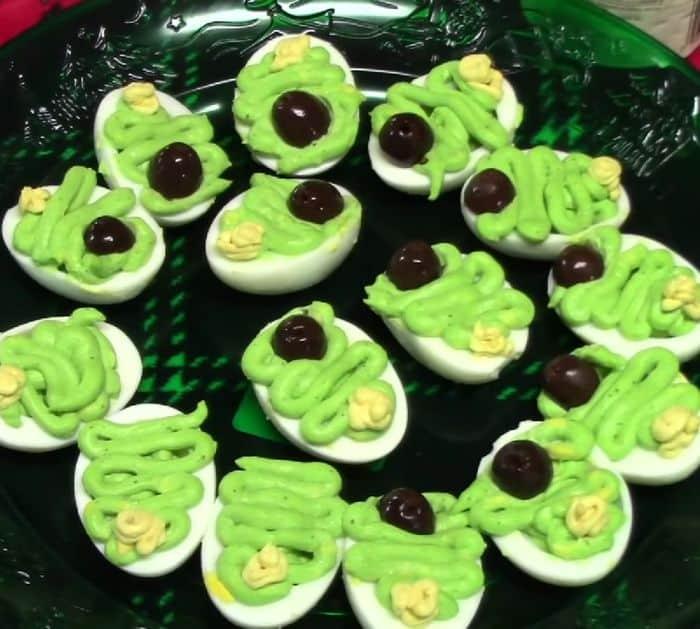 Easy Christmas Tree Deviled Eggs Recipe
