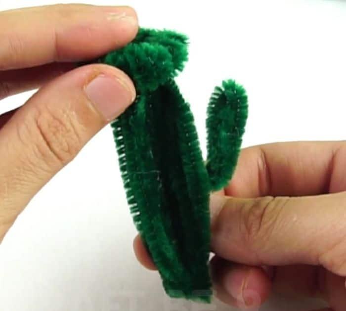 How To Make DIY Pipe Cleaner Cactus