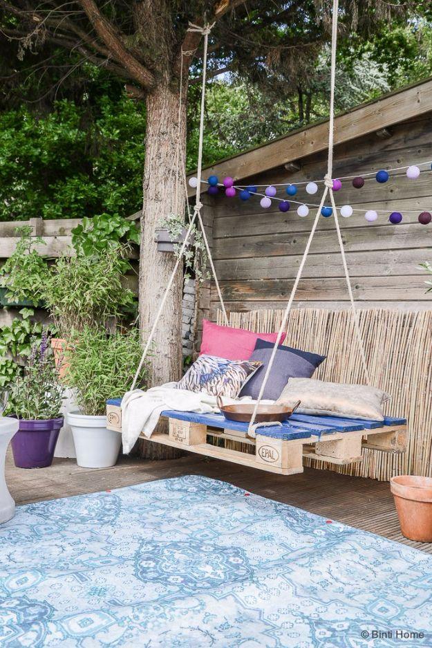 Bohemian Pallet Swing, simple enough for a first attempt at the technique and a centerpiece that gets noticed first