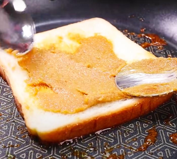 3-Ingredient Brown Sugar Toast Recipe - Easy Toast Recipes