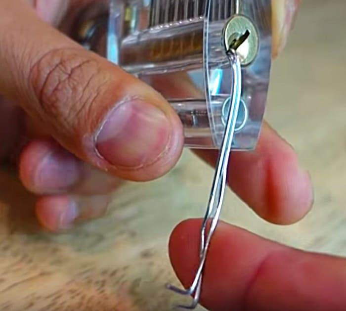 Quick Easy Steps To Pick A Lock With A Paperclip