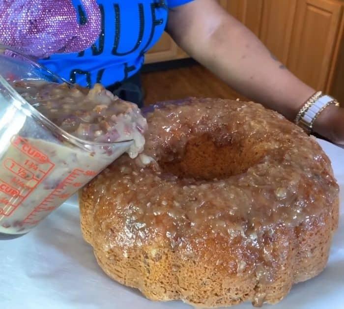 Easy and Quick Praline Cake Recipe