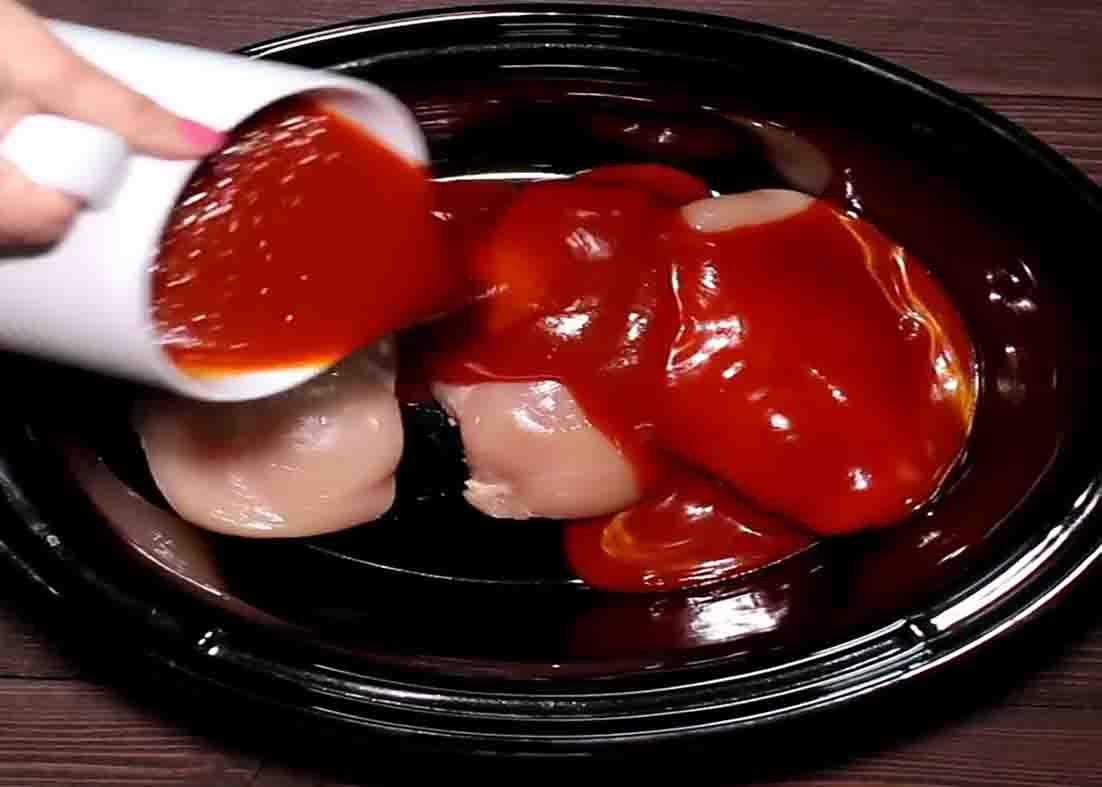 Pouring the enchilada sauce to the crock pot