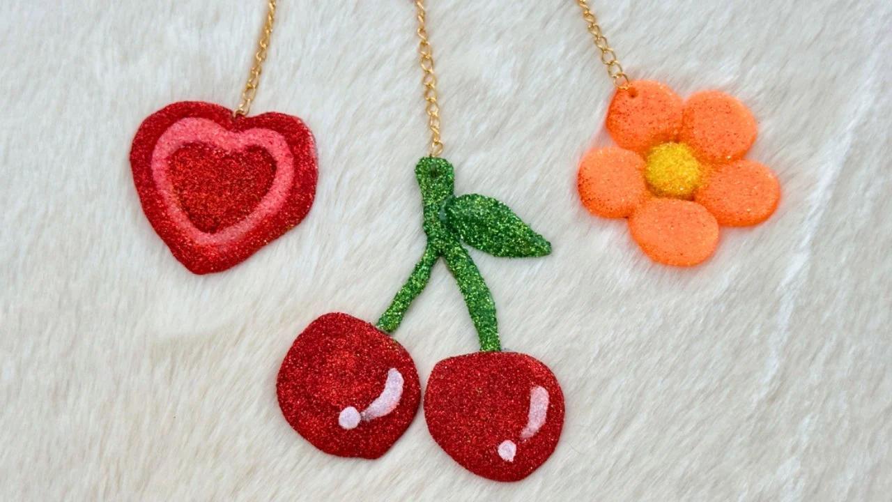 DIY Hot Glue Keychain Tutorial — easy step-by-step DIY tutorial.