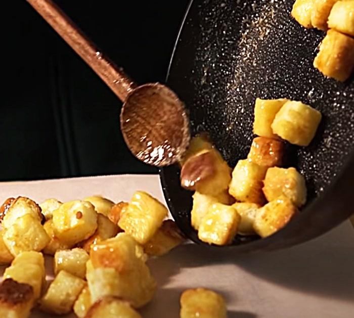 Melt Sugar To Make A Caramel Coating For Bread Popcorn