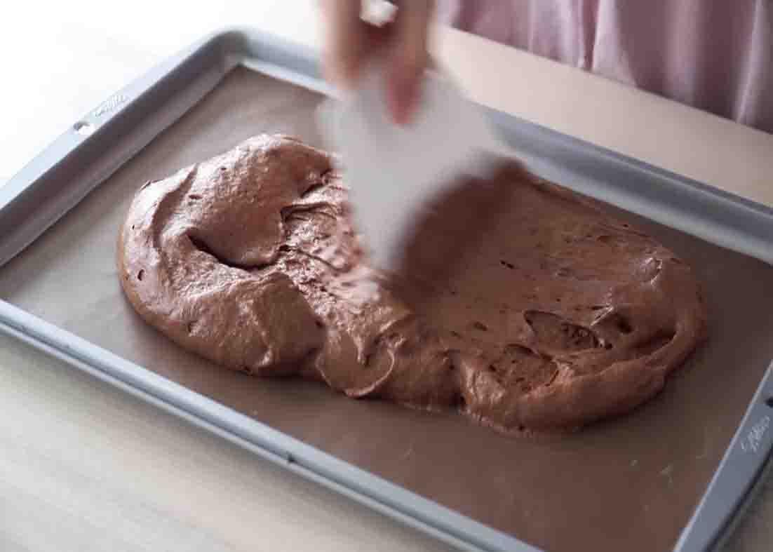 Spreading the cake mixture to the pan
